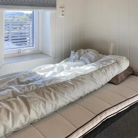 In With Harbor View *